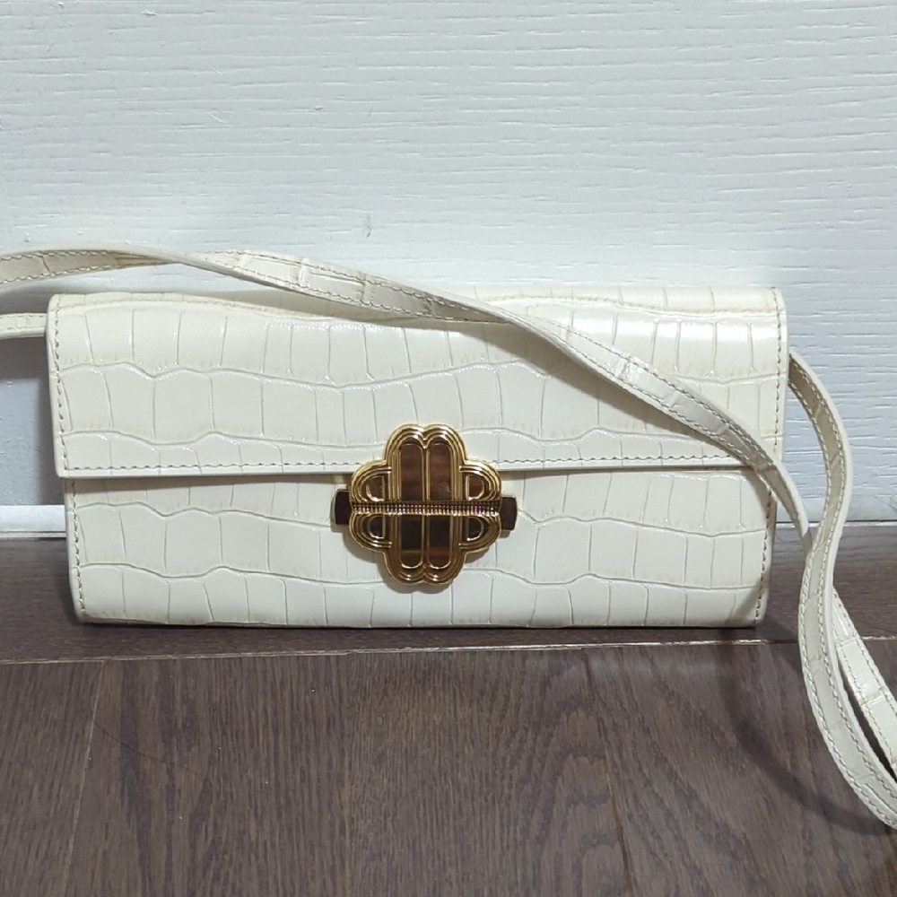 Elegant Cream Clutch with Gold Accent